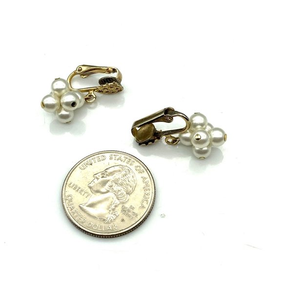Vintage Basic Pearl Dangle Earrings, Gold Tone Filigree Clip Ons with Elegant - Picture 5 of 5